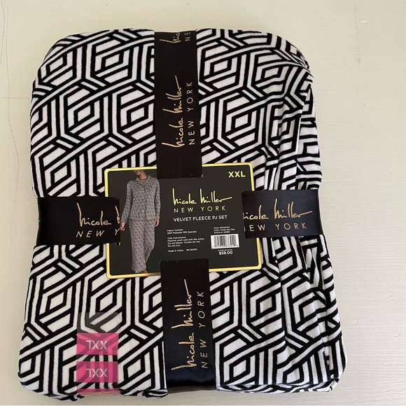 Nicole Miller New York Velvet Fleece PJ Set - Picture 8 of 8